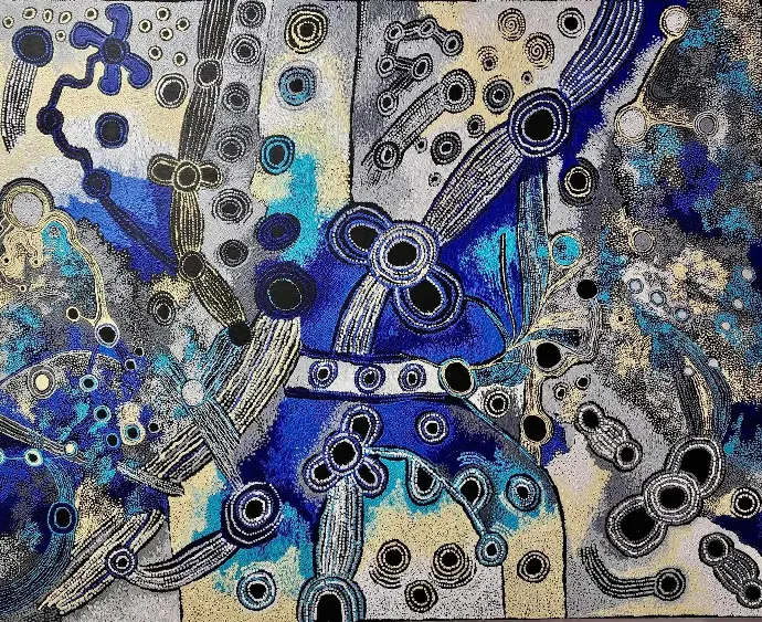 Toile aborigène de Marita Baker aux motifs circulaires bleu, noir et blanc et lignes sinueuses turquoise
