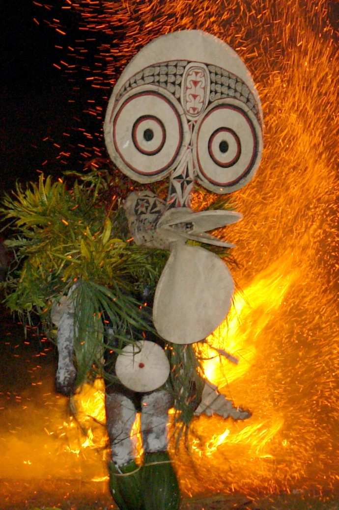 Masque Baining Papouasie lors d’une cérémonie traditionnelle