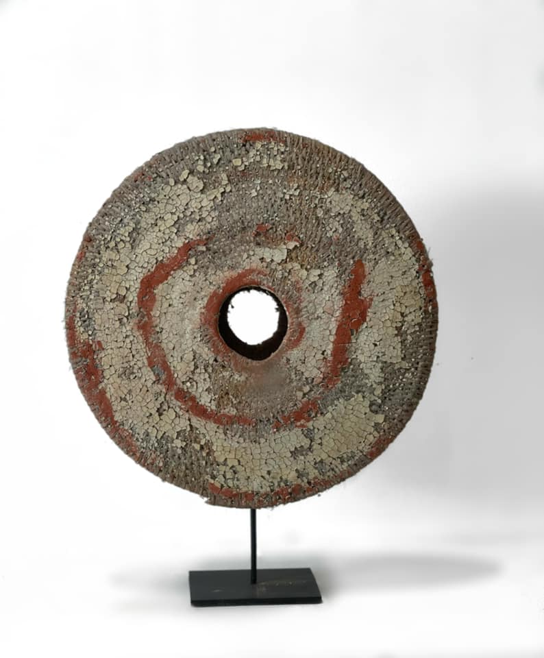 Disque de coiffe cérémonielle des hautes terres de Papouasie-Nouvelle-Guinée, art océanien
